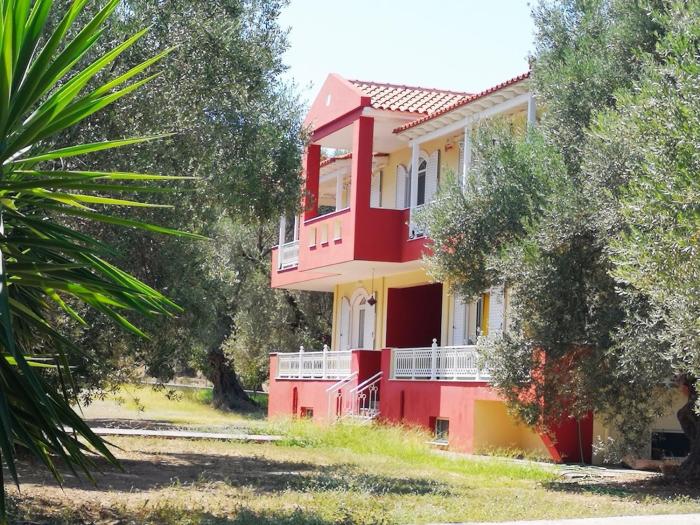 Renas Villa -The Red House a small Paradise