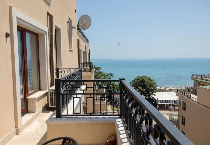 Beachfront Bliss-1BR Sea View Flat in Golden Sands by Flat mаnаger