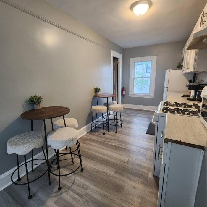 Bus Train 2 NYC Spacious 4BR SH