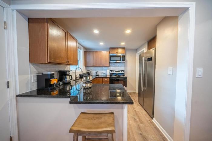 Newly Renovated Townhouse on a Tranquil Street