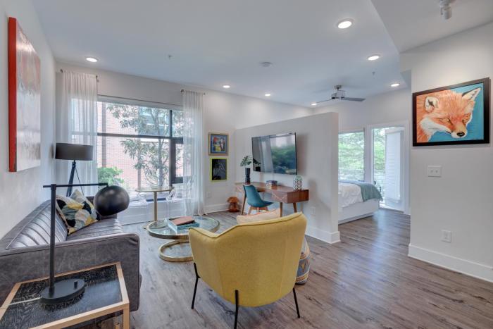 The Hive 102 King with Balcony Pet Friendly