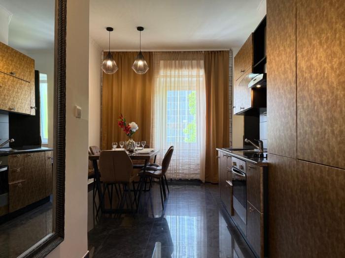 PETRUS SUPERIOR APARTMENT - spacious three-room apartment - prestigious location near Diocletians Palace and Bacvice beach - the best restaurants within walking distance - free parking provided