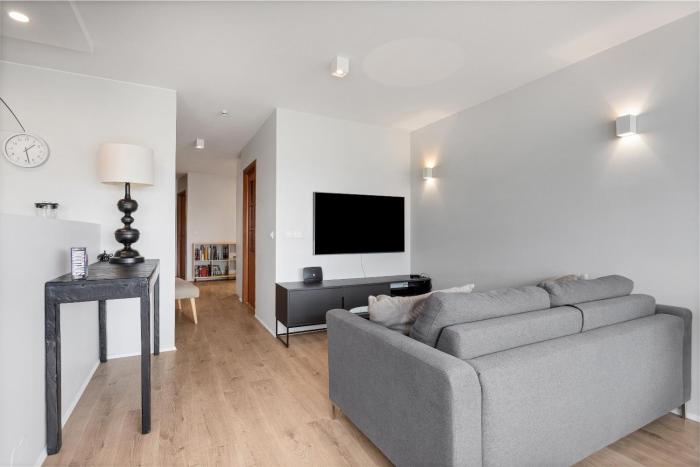 Stylish 2-Bedroom Flat with Balcony near Reykjavík