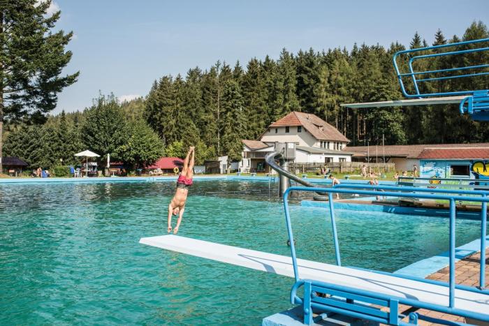 2 bis 4 Personen mit Infrarotsauna F1H0