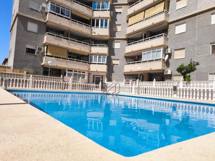 Comfortable Holiday Apartment in Torrevieja with Pool and Near the Sea