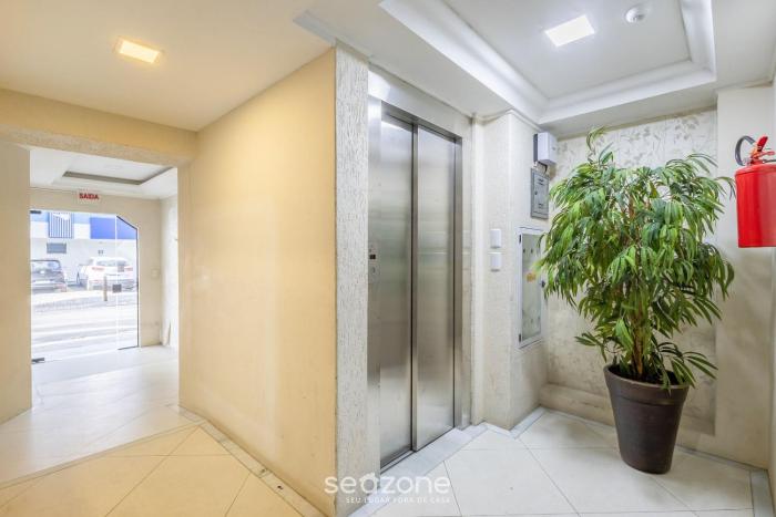 Aptos completos a passos do mar em Meia Praia – OBS