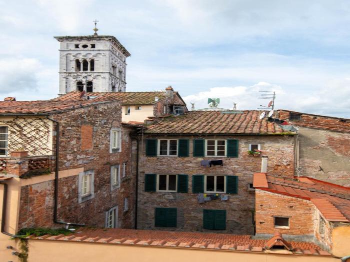 Apartment in Lucca with Private Terrace