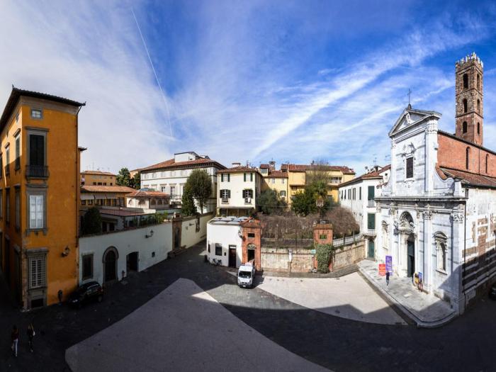 Apartment in Lucca with Cathedral Views