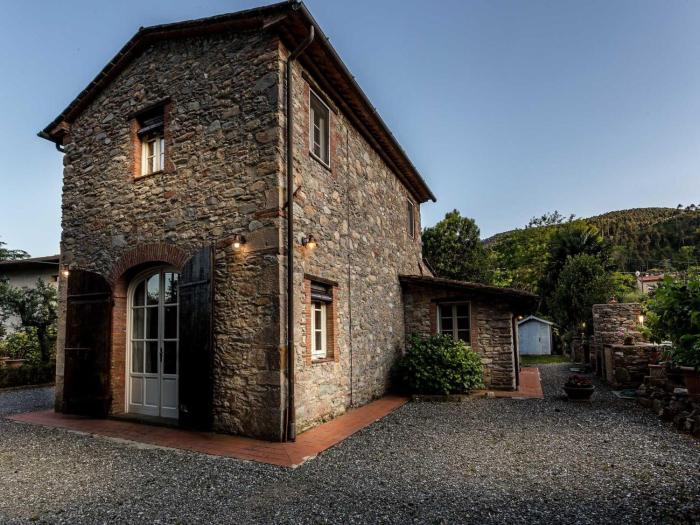Farmhouse near Lucca with Tuscan Views