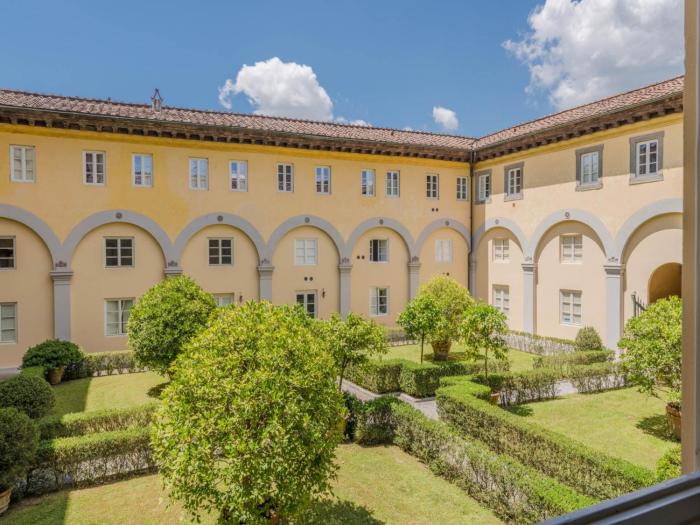 Apartment in Lucca with Renaissance Garden