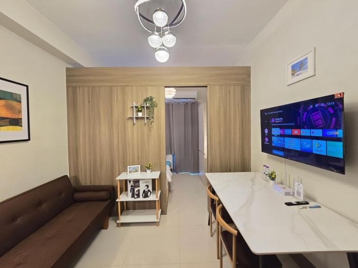 1BR Condotel with Balcony at FAME Residences #FM10-1