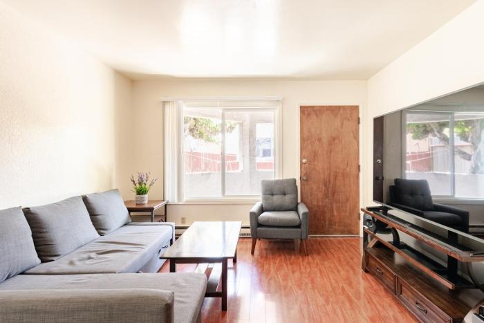 Modern & Cozy 2 Bedroom 2 Bathroom Sofabed Suite