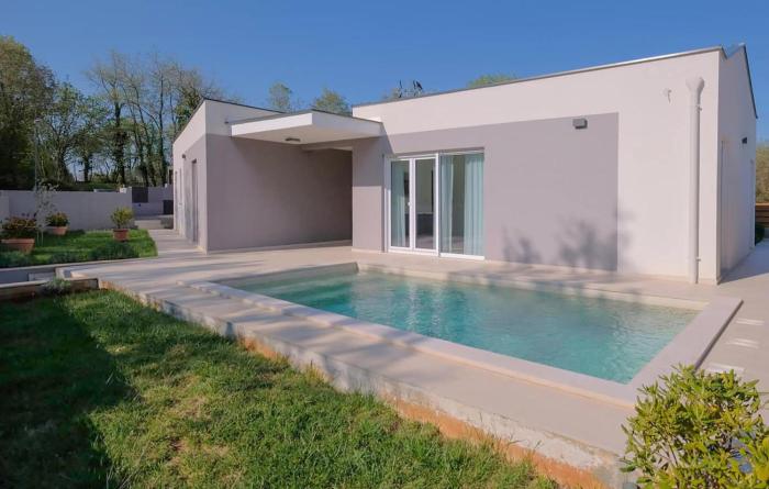 Awesome Home In Rebici