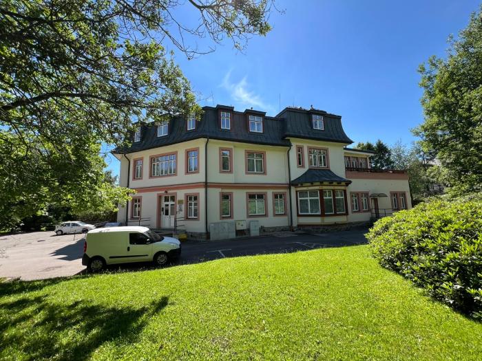 Mountain Peak Apartment