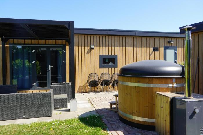 Luxe chalet op minicamping in waarde
