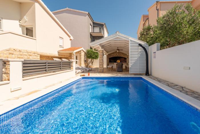 Apartmant Shine Luxury Privat Pool & Jacuzzi