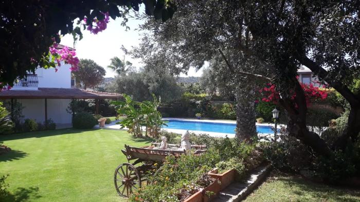Villa Çeşme Dalyan with Pool
