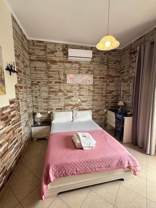 2-Bedroom Blue & White House with Garden and Beach