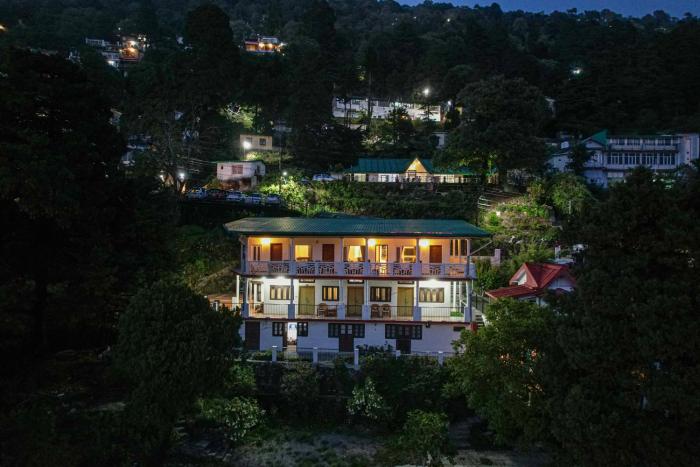 Alaya Stays Headingly Suites Lake-Facing 2 BHK Retreat Just Above Mall Road