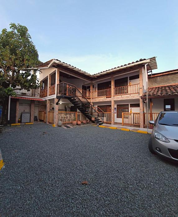 Casa Vieja Alba Inés con Estacionamiento privado