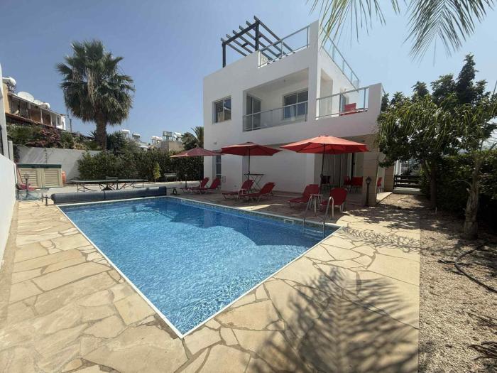 Villa Sunny Breeze In A Prime Spot Near Everything