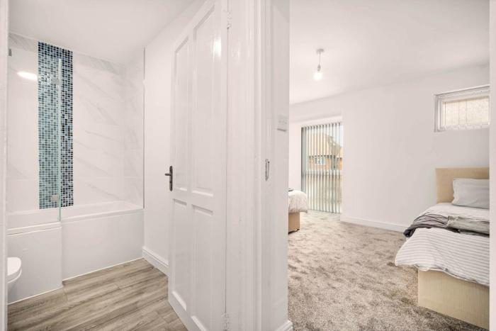 3BR Luxury home in Peaceful Moseley