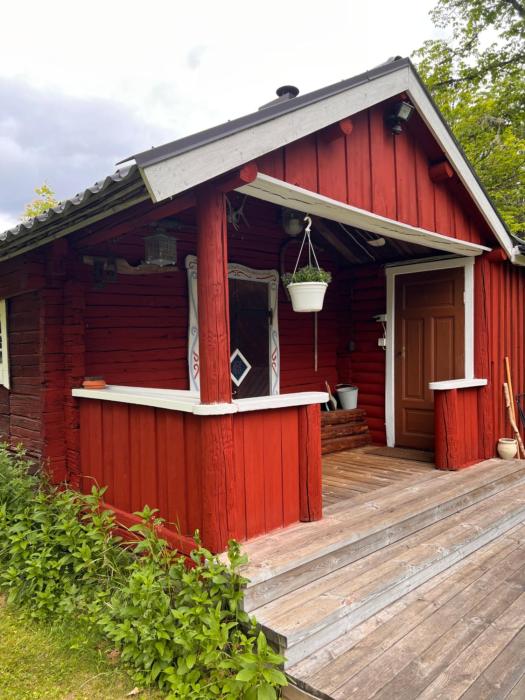 Husarstuga, house at riverside near many lakes