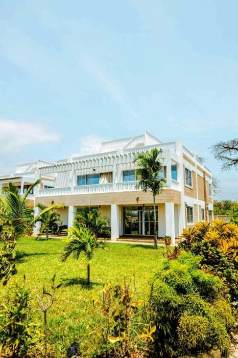 Luxurious 5-Bedroom Villa with Private Pool in Diani