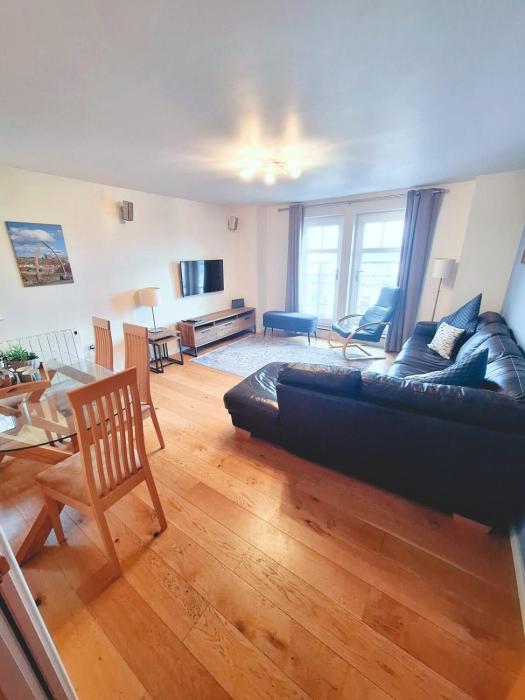 Abbey Horizon, central apartment with parking