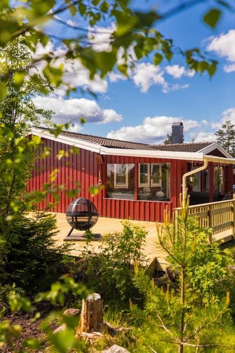 Långrösta; Ruime blokhut grenzend aan bos