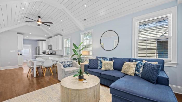 Modern Coastal Comfort - 3 Bedroom Condo with Balcony