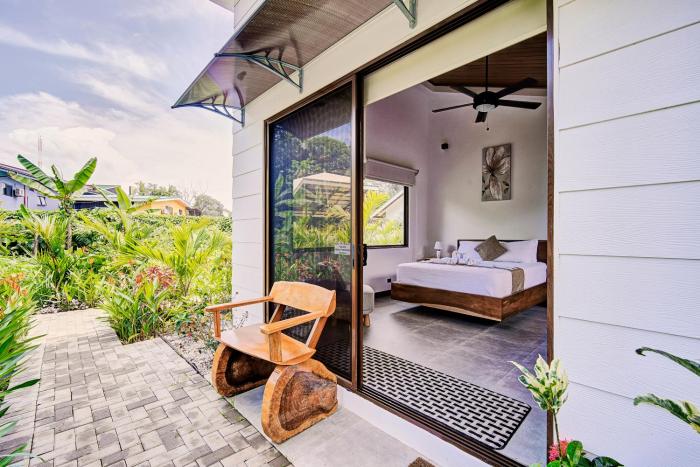 Paradise Studio- Pool, beach, yoga