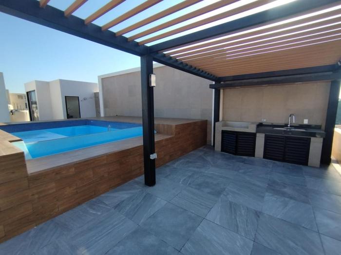 Arena walking distance from the beach