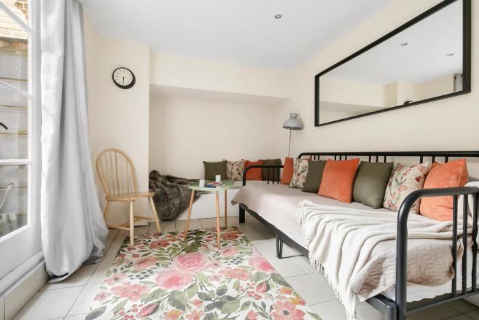 Flat on Broadway Market with Patio