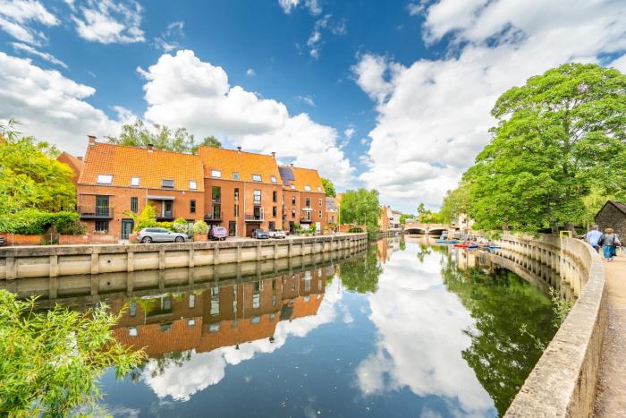 Swift Host - Friars Quay - Riverside - Sleeps up to 8 - Free Parking - City Centre