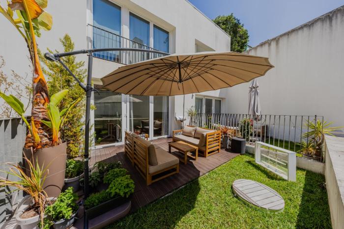 Luxury Garden Apartment