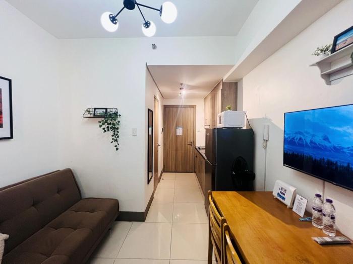 1BR Condotel with Balcony at FAME Residences #FM20-1