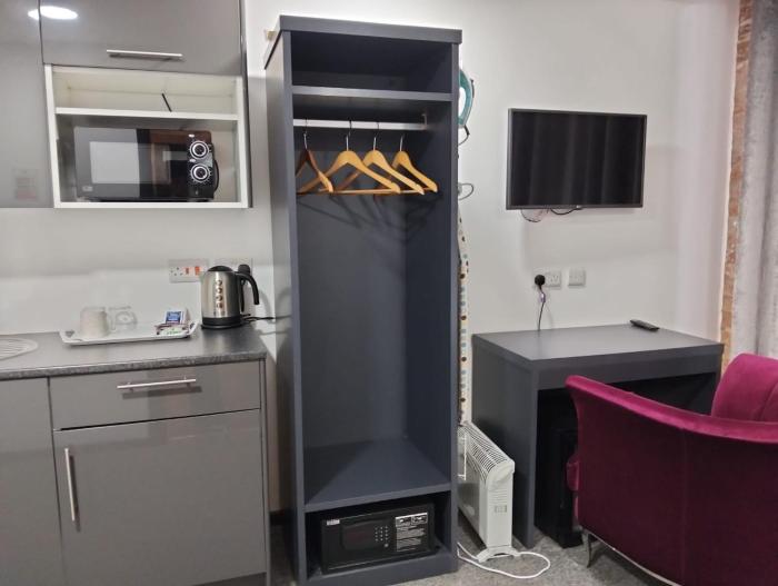 1 Bed Flat - Sleeps 2 - Parking - Wifi