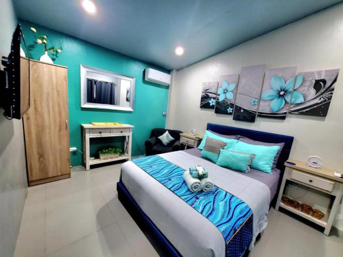 Hidden Palms Inn Deluxe Room