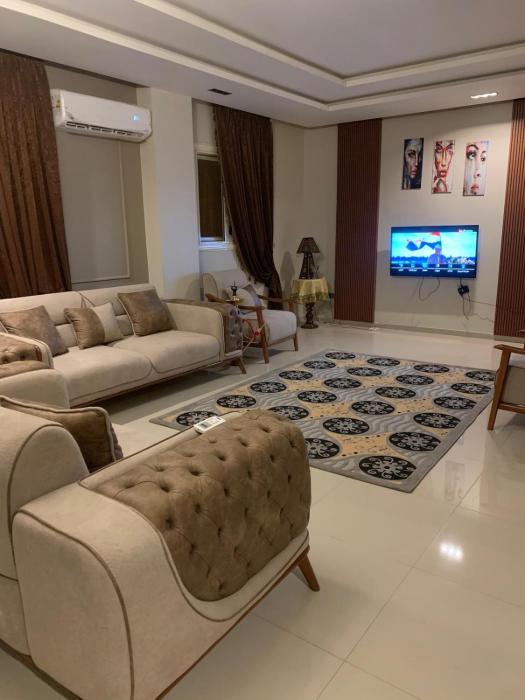 A modern serviced apartment with private garden in Sheikh Z