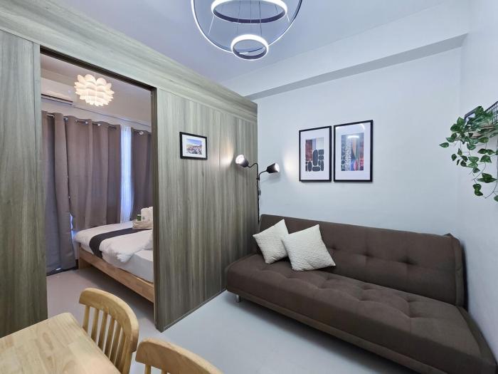 1BR Condotel with Balcony at FAME Residences #FM31-1