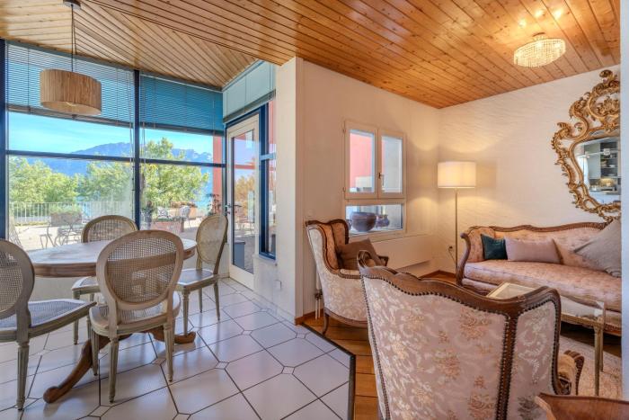 Lakeside-Apartment-2 Appartement avec une grande terrasse et vue panoramique sur le lac