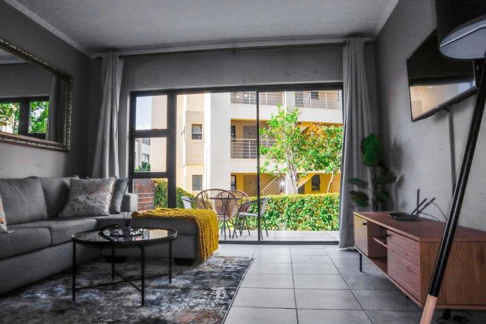 Modern Family Retreat, Fourways, Pool and Wifi