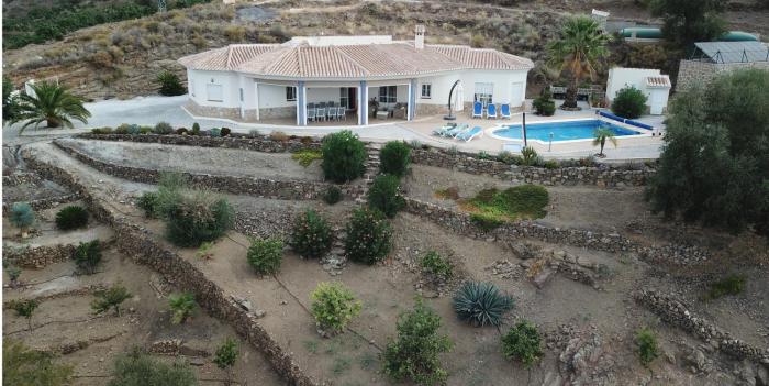 Villa Camakini with heated pool and sea View