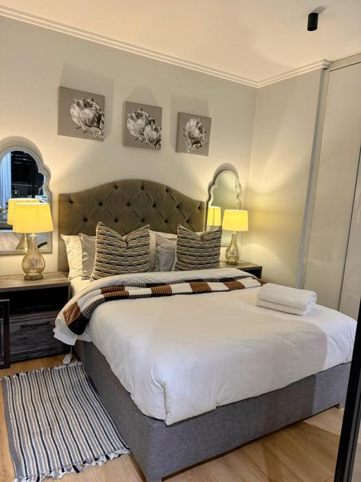 Ellipse Waterfall Luxury Sapphire