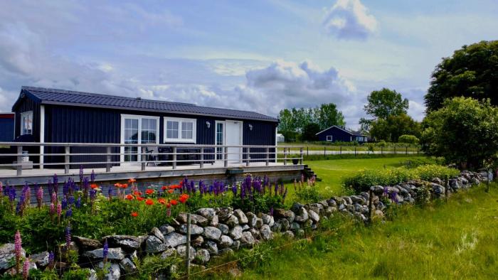 Nice cottage, great view, free parking