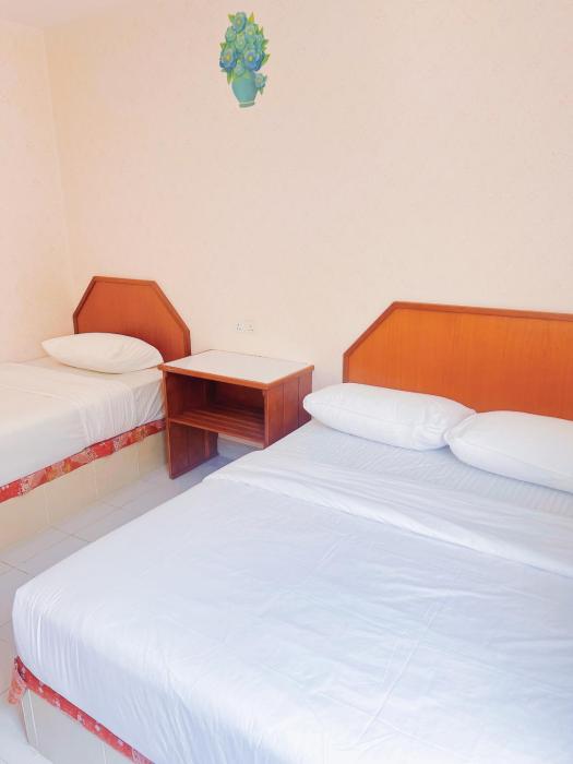 Triple room with private bathroom