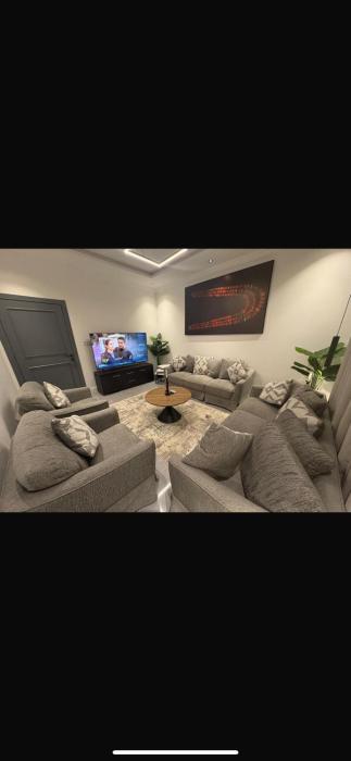 Apartment with bedroom, living room, kitchen, bathroom, and self check-in