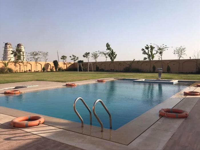 مزرعة ريف العاشر استراحة ريفية بحمام سباحة وملعب ومنطقة العاب وارض زراعية