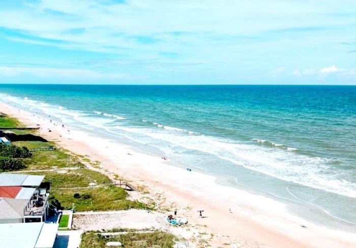 Quiet direct oceanfront 2 bed 2 bath condo wpool